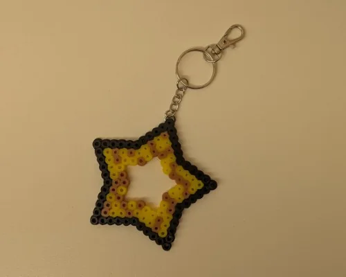 Image of a star keychain made from melty beads